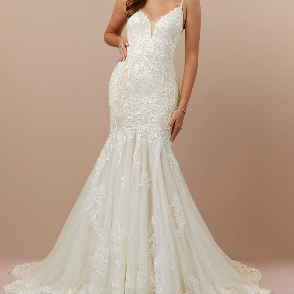 BRIDAL DRESS - size 8 champagne/white